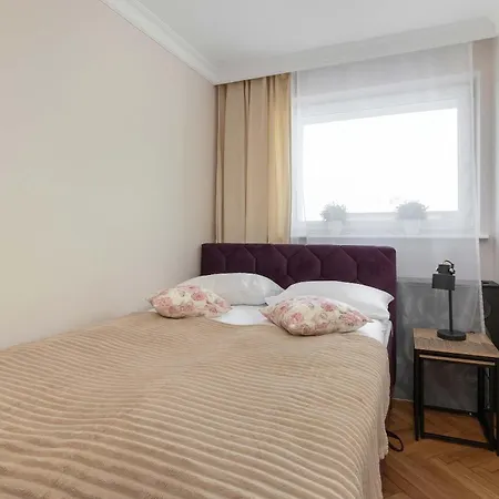 Three Bedroom In Center With Desk By Renters Apartmán *