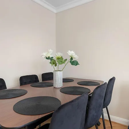 Three Bedroom In Center With Desk By Renters * Gdynia