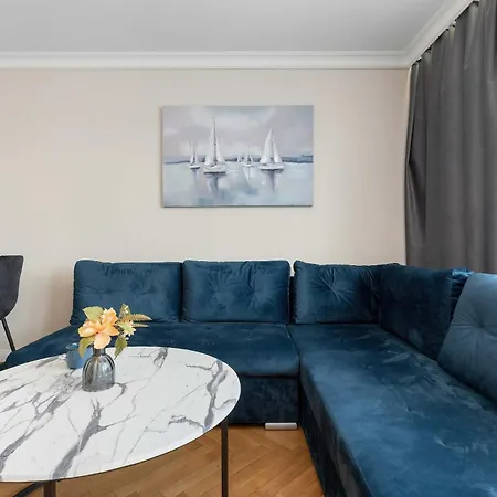 Three Bedroom In Center With Desk By Renters Gdyně