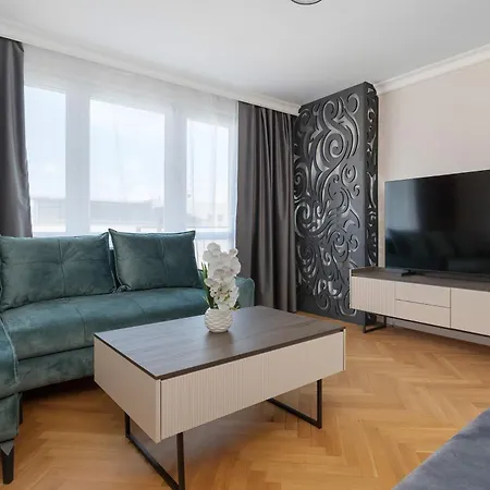 Three Bedroom In Center With Desk By Renters Apartmán