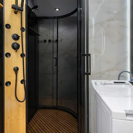 Three Bedroom In Center With Desk By Renters Apartmán *