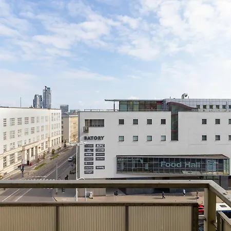 Apartmán Three Bedroom In Center With Desk By Renters