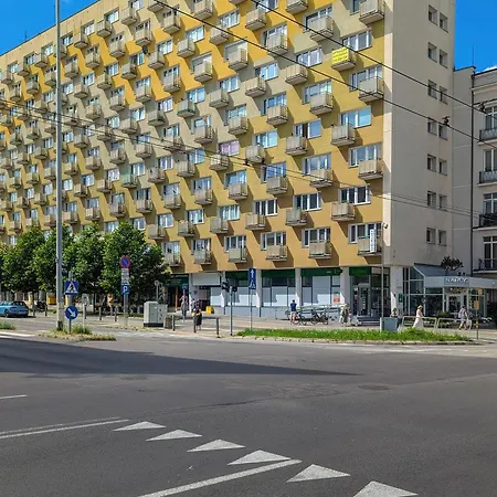 Three Bedroom In Center With Desk By Renters Gdynia