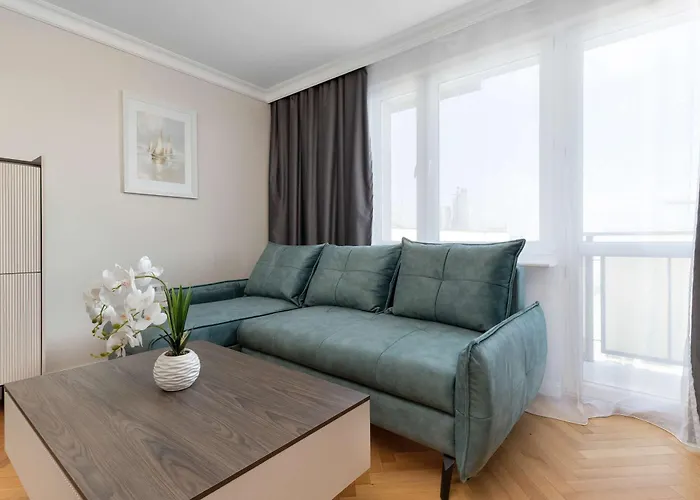 Three Bedroom In Center With Desk By Renters Apartman Gdynia