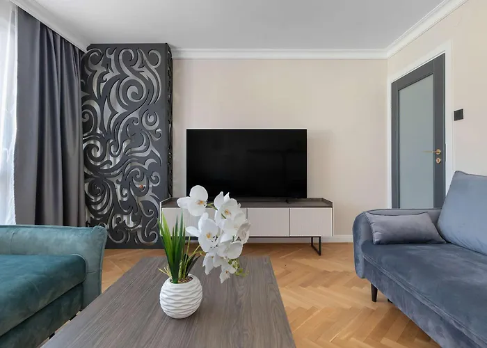 Apartman Three Bedroom In Center With Desk By Renters